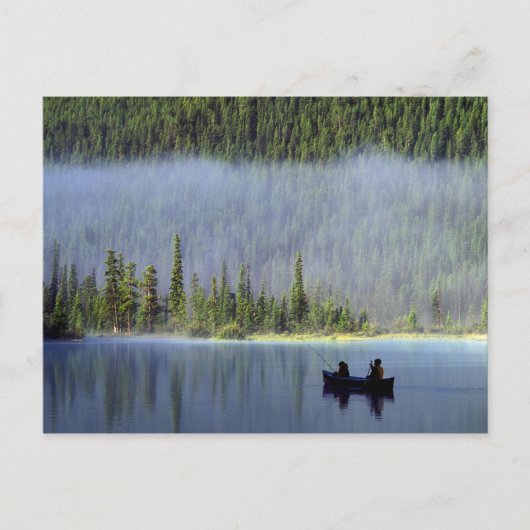 男の子の魚釣りカヌーと霧の中 ポストカード (正面)