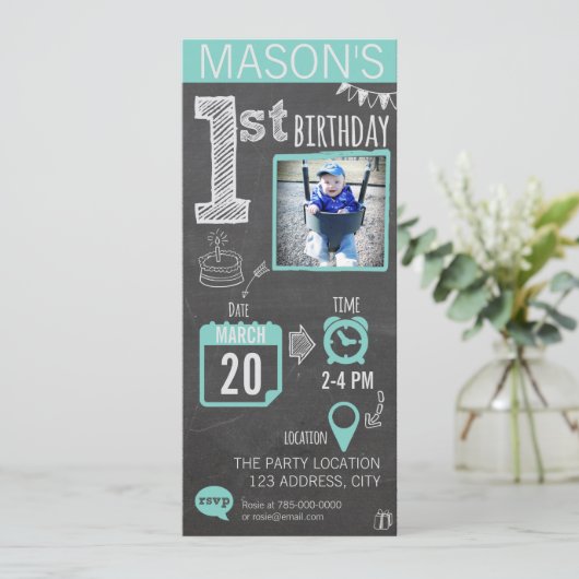 男の子の黒板の第1誕生日の招待状 招待状 (スタンド正面)