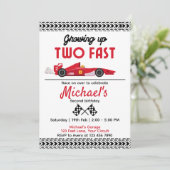 男の子の2歳の誕生日 グローイング・アップ・トゥー・ファースト レッド・レース・カー 招待状 (スタンド正面)