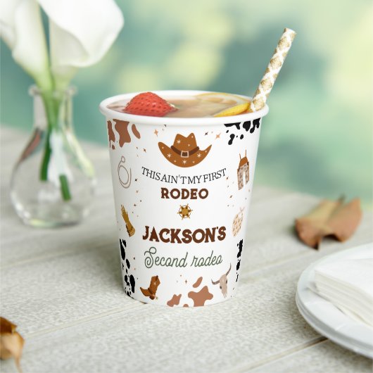 男の子は私の最初のロデオ・カウボーイの2番目の誕生日 紙コップ (インサイチュ)
