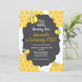 男の子または女の子のための小さい蜂の誕生日の招待状 招待状 (スタンド正面)