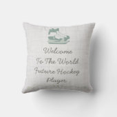 男の子または女の子のための誕生Statsの枕ホッケーのテーマ クッション (裏面)