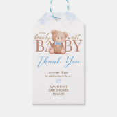 男の子を私たちは赤ちゃんシャワーメッセージカードを待つ ギフトタグ (正面)