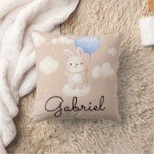 男の子バルーンかわいい茶色のバニー赤ちゃんシャワー名 クッション (ブランケット)