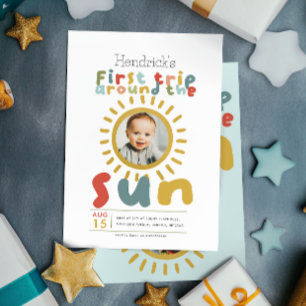 男の子可愛い写真の最初の旅のまわりに太陽誕生日 招待状
