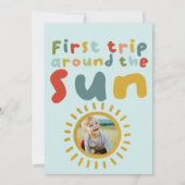 男の子可愛い写真の最初の旅のまわりに太陽誕生日 招待状 (裏面)