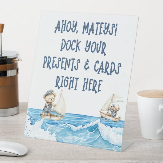 男の子航海のセーラーテディが赤ちゃんシャワーのプレゼントを負担 台座サイン (インサイチュ)