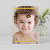 男の子1日の誕生日パーティー写真と金ゴールド 箔招待状 (立ち正面)