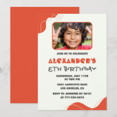 男の子8歳の誕生日招待状モダンフォトレッド 招待状 (正面/裏面)