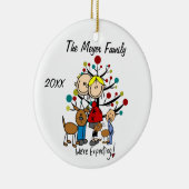 男の子、犬、猫のオーナメントが付いている予期しているカップル セラミックオーナメント (右)