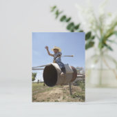 男の子(8-10)に乗って仮設のロデオ・ブル ポストカード (スタンド正面)