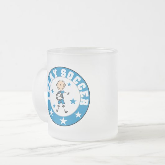 男の子Iの演劇のサッカーのTシャツおよびギフト フロストグラスマグカップ (正面左)