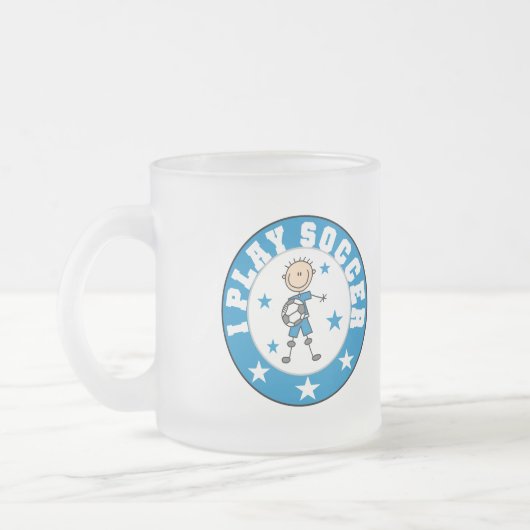 男の子Iの演劇のサッカーのTシャツおよびギフト フロストグラスマグカップ (左)
