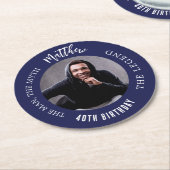 男の神話の伝説の写真ネイビーブルーの誕生日パーティー ラウンドペーパーコースター (アングル)