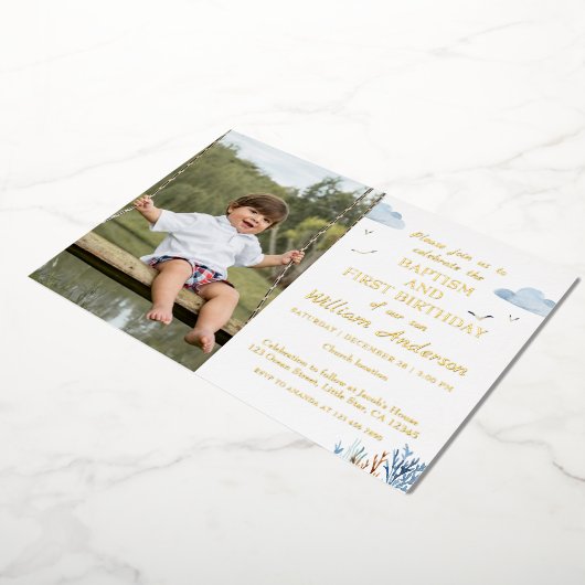 男の航海の子バプテスマと誕生日の写真 箔招待状 (回転した状態)