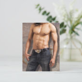 男の裸の胸写真 ポストカード (スタンド正面)