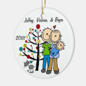 男の赤ちゃんおよび猫のカスタムなオーナメントが付いているカップル セラミックオーナメント (左)