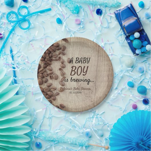 男の赤ちゃんがコーヒーの赤ん素朴坊のシャワーを浴びている ペーパープレート (パーティー)