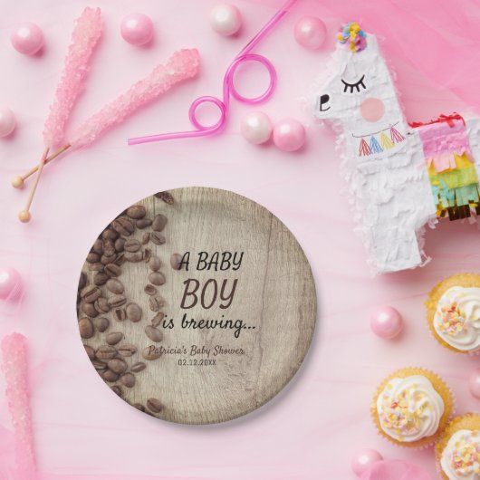 男の赤ちゃんがコーヒーの赤ん素朴坊のシャワーを浴びている ペーパープレート (パーティー)