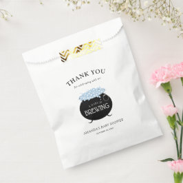 男の赤ちゃんがハロウィーンの赤ちゃんシャワーを醸造している フェイバーバッグ