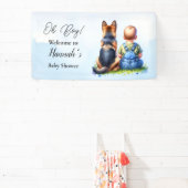 男の赤ちゃんと彼のドイツの羊飼いの子犬の赤ちゃんシャワー 横断幕 (インサイチュ)