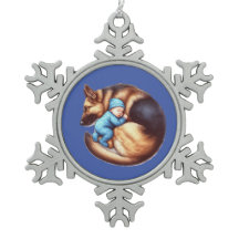 男の赤ちゃんと彼のドイツの羊飼い