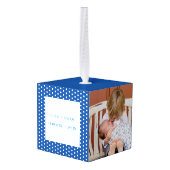 男の赤ちゃんと生まれたばかりの誕生の状態と写真 キューブオーナメント (裏面アングル)