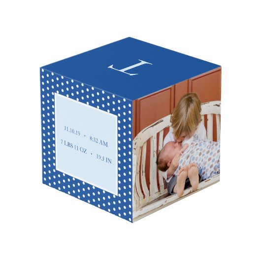 男の赤ちゃんと生まれたばかりの誕生の状態と写真 フォトキューブ (裏面アングル)