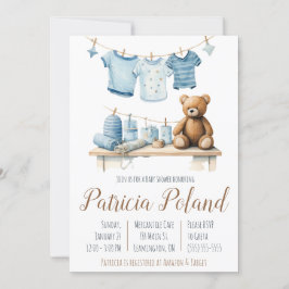 男の赤ちゃんの服を着たClotheslineベビーシャワー 招待状