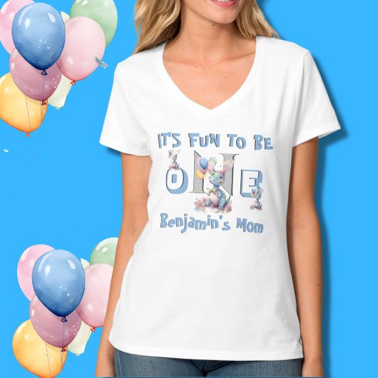 男の赤ちゃんの母の名前ワンキュート恐竜 Tシャツ