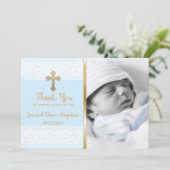 男の赤ちゃんの洗礼はカスタムな写真の金ゴールドの十字感謝していしています サンキューカード (スタンド正面)