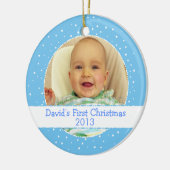 男の赤ちゃんの第1クリスマスの青い円形の写真のオーナメント セラミックオーナメント (左)