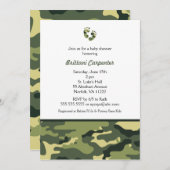 男の赤ちゃんの緑のカムフラージュのシャワーは足の迷彩柄を誘います 招待状 (正面/裏面)