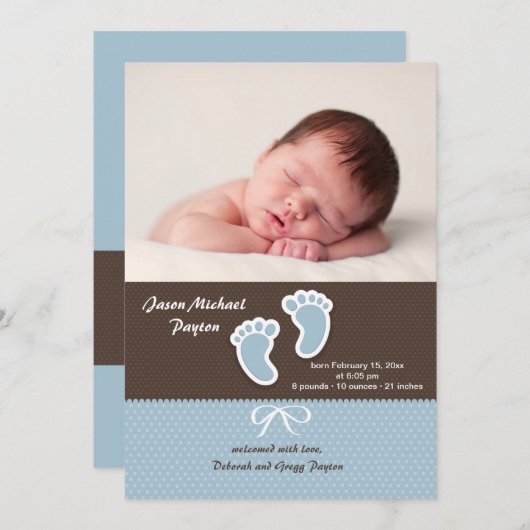 男の赤ちゃんの足跡の写真の誕生の発表 案内状 (正面/裏面)