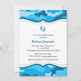 男の赤ちゃんの青いカムフラージュのシャワーは足の迷彩柄を誘います 招待状