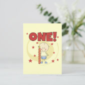 男の赤ちゃんは1歳の誕生日Tシャツとギフト ポストカード (スタンド正面)