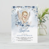 男の赤ちゃんエンジェルと埃っぽいブルーフローラリース 招待状 (スタンド正面)