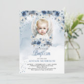 男の赤ちゃんエンジェルと埃っぽいブルーフローラリース 招待状 (スタンド正面)