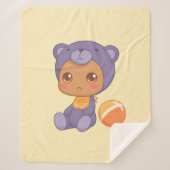 男の赤ちゃんガールパープルベアージャンプスーツonイエロー シェルパブランケット (正面)