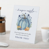 男の赤ちゃんシンプルサツカボチャシャワーおむつラッフル 台座サイン (インサイチュ)