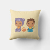 男の赤ちゃんツインズパープルベアージャンプスーツオンイエロースロホテル クッション (裏面)