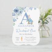 男の赤ちゃんピーター・ラビット1st誕生日ブルーモノグラム 招待状 (スタンド正面)