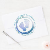 男の赤ちゃんフットプリント輝く赤ちゃんシャワーの好意 ラウンドシール (封筒)