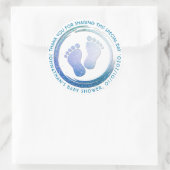 男の赤ちゃんフットプリント輝く赤ちゃんシャワーの好意 ラウンドシール (バッグ)