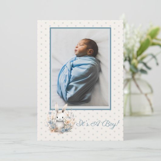 男の赤ちゃんブルーラビットアンドフラワーズベビー誕生 案内状 (スタンド正面)