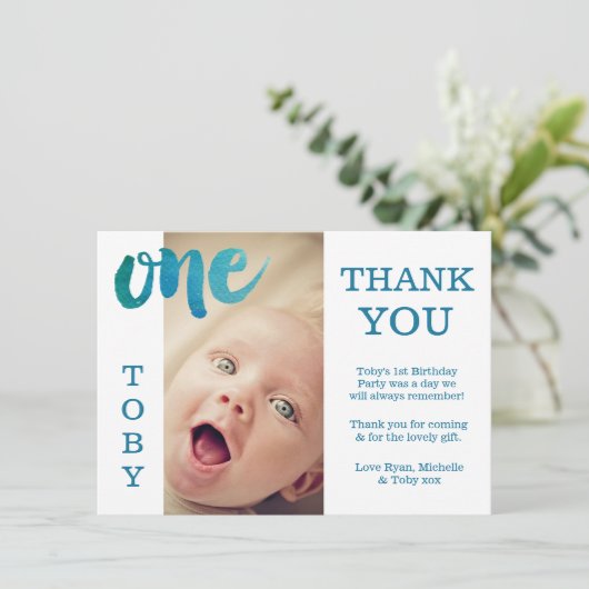 男の赤ちゃんブルー1歳の誕生日ありがとうフォトカード サンキューカード (スタンド正面)