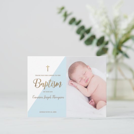 男の赤ちゃんモダンブルーフォトバプテスマありがとう カード (スタンド正面)