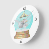 男の赤ちゃん冬の雪イエティ雪の球体 ラウンド壁時計 (傾斜)