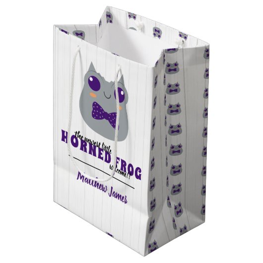 男の赤ちゃん角カエル紫 ミディアムペーパーバッグ (正面アングル)