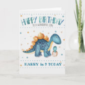 男の赤ちゃん誕生日カードママ/パパ+ベビーディノ カード (正面)